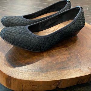 🍄 Nurture Woman's Black 1" Wedge